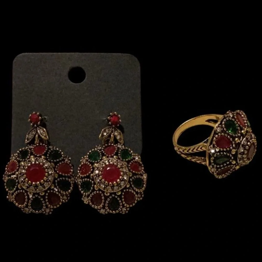 Elegant Gold and Red Jewelry Set - Picture 2 of 7
